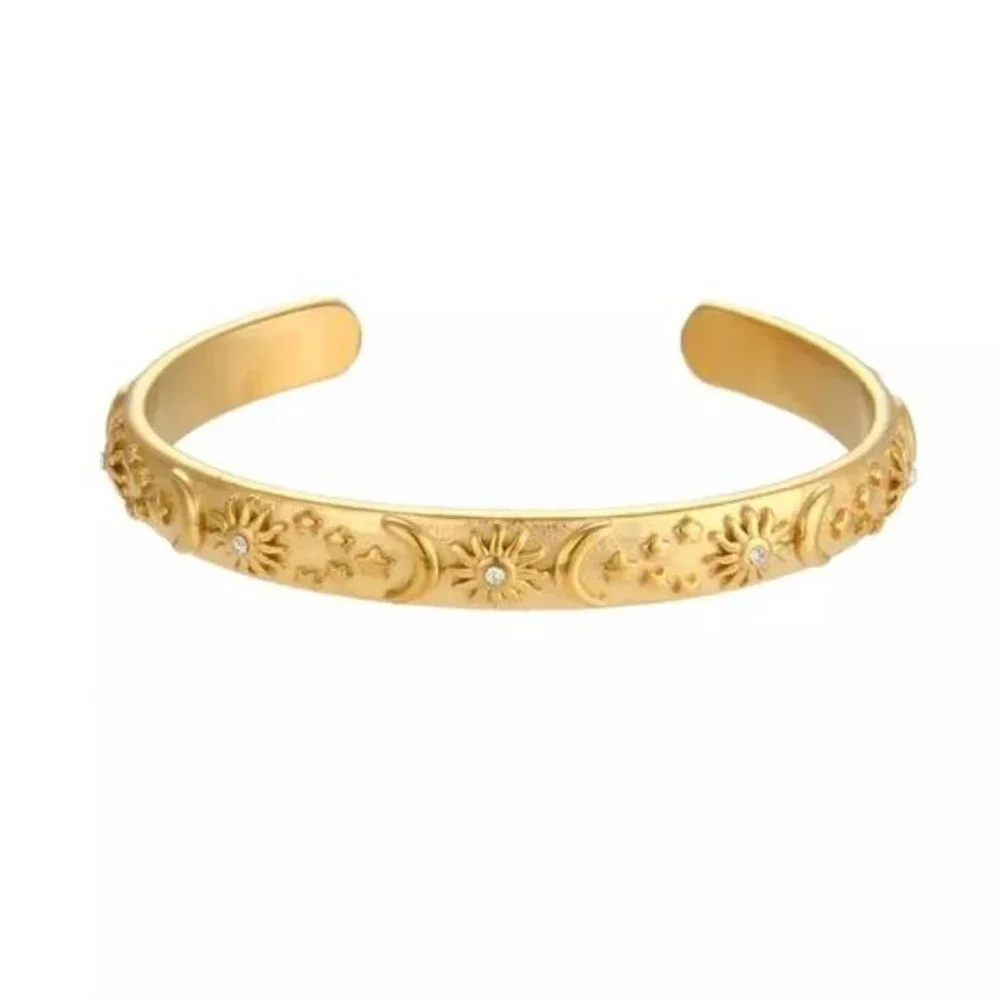 NEW 18K GOLD  BANGLE BRACELET, NICE BRACELET, CUTE BRACELET - Picture 5 of 5